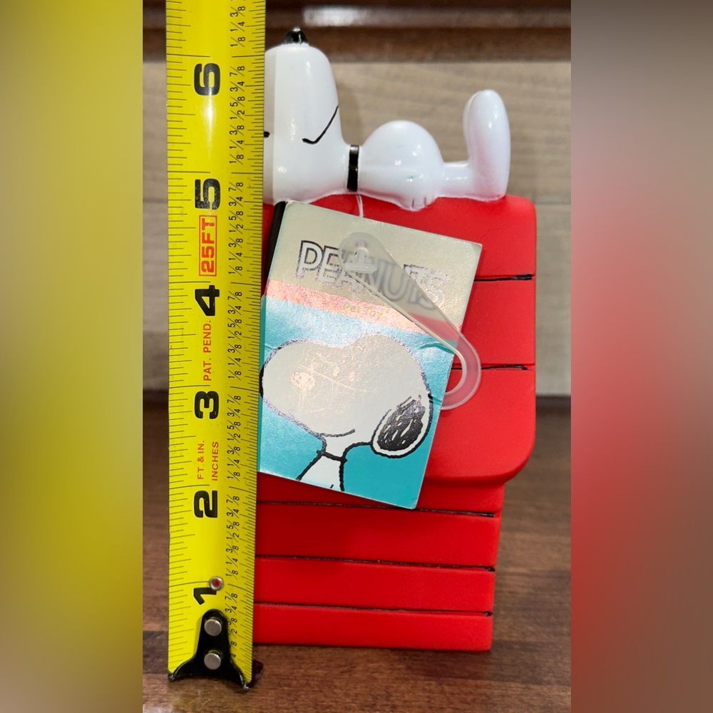 Super Cute Peanuts - Snoopy With Dog House - Squeaky Pet Toy 6.5” - NEW - Picture 8 of 12